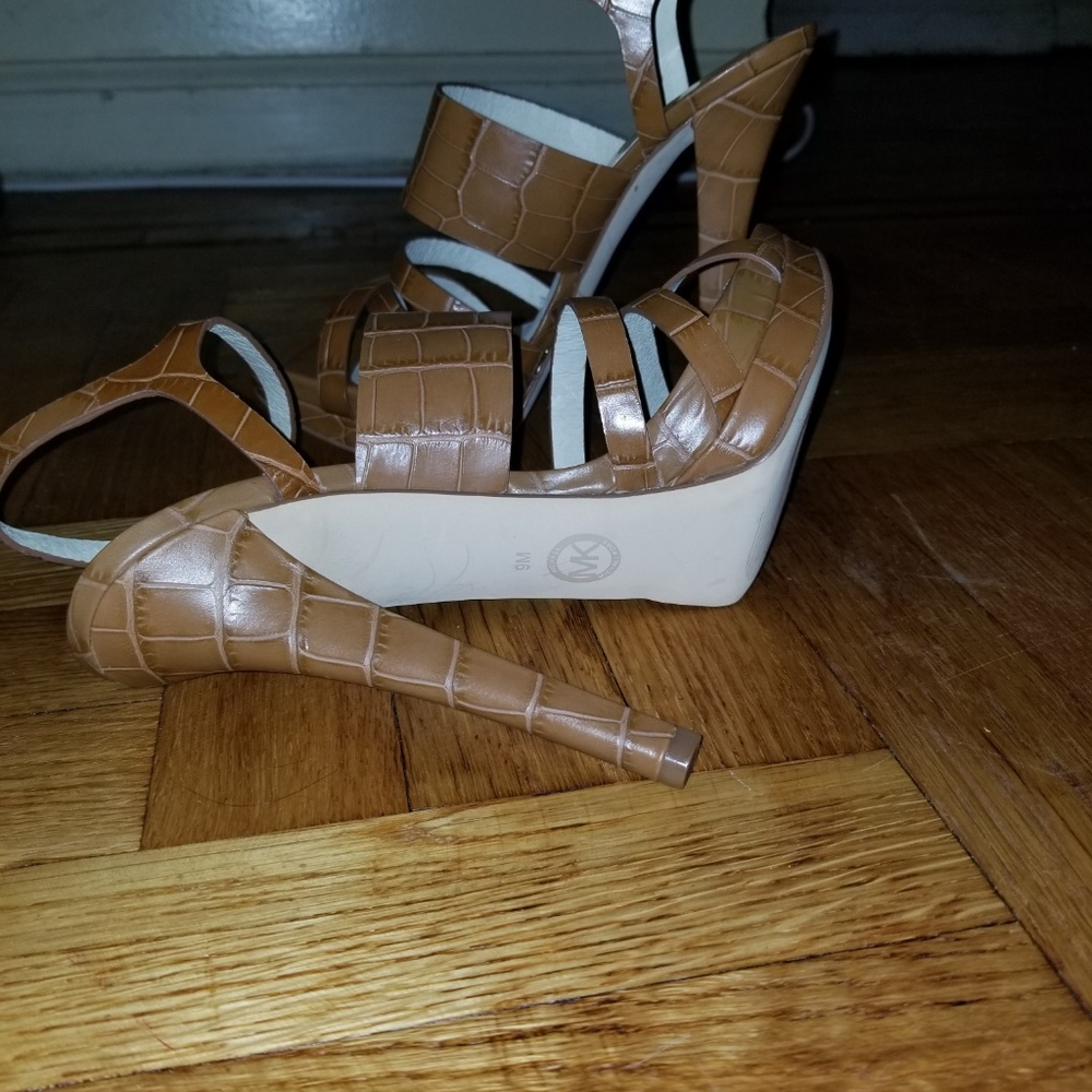 Michael Kors Platform Sandal - Picture 4 of 5